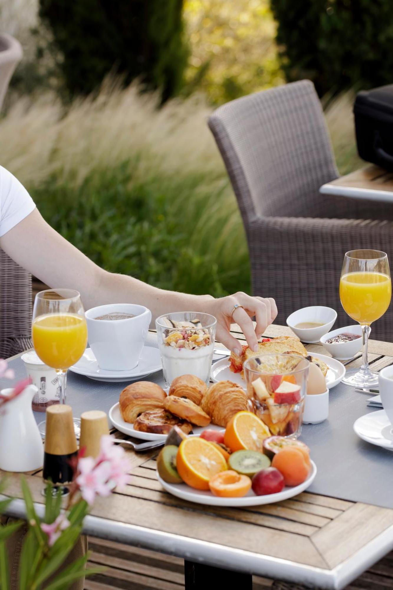Best Western Plus Hotel Gergovie Perignat-les-Sarlieve Bagian luar foto